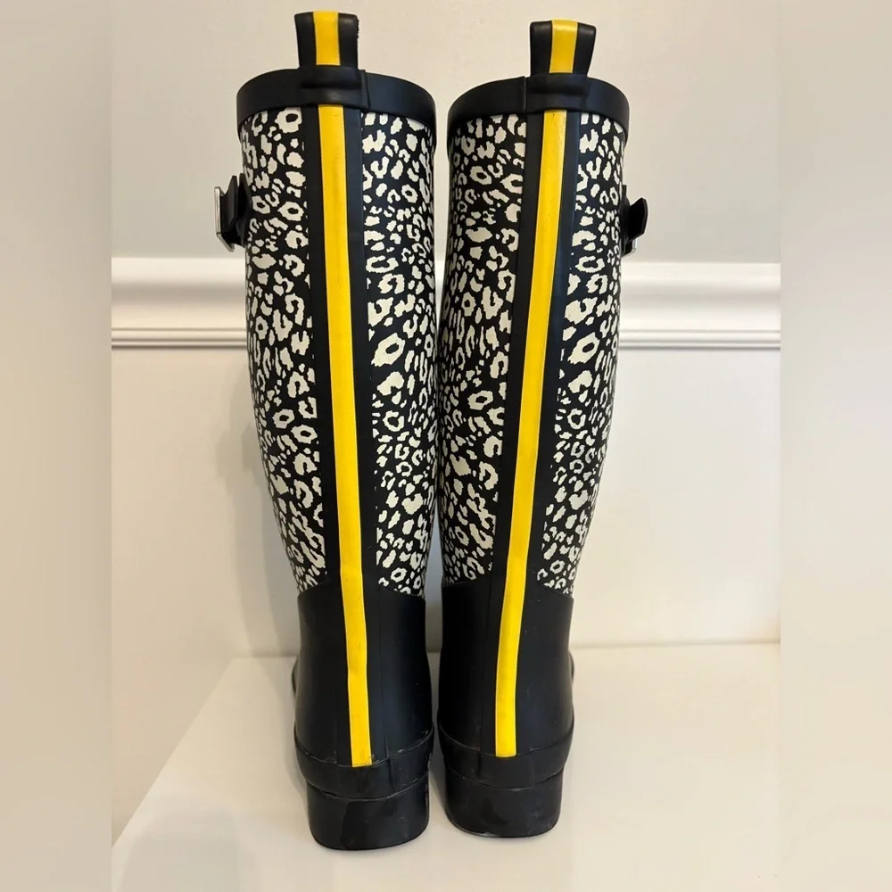 Vera Bradley Leopard Print “camocat” Tall Rain boots, Size 6 in Black and White